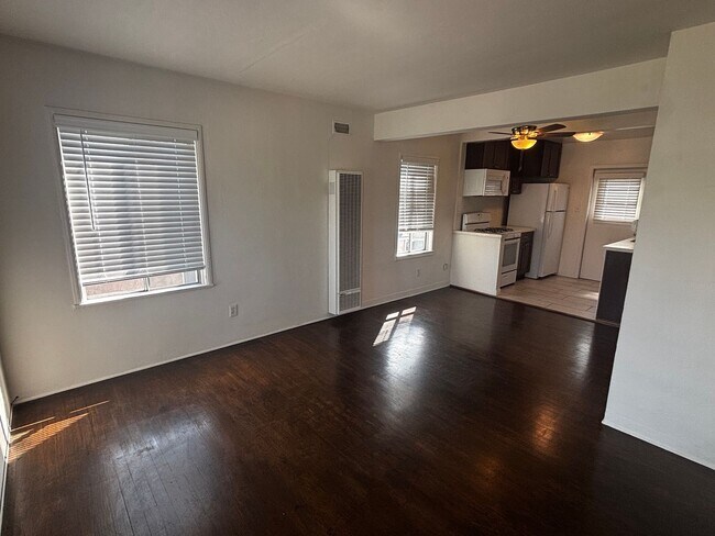 Foto del edificio - Charming and Bright 2 bed 1 bath in Point ...