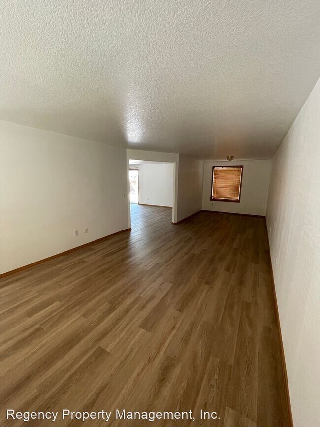 Foto del edificio - 4 br, 2.5 bath House - 4317 SE Pine Way