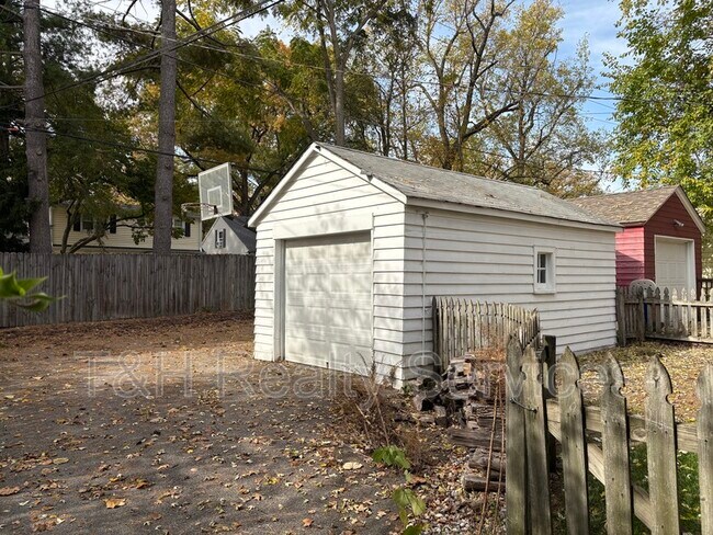 Building Photo - 5946 Haverford Ave