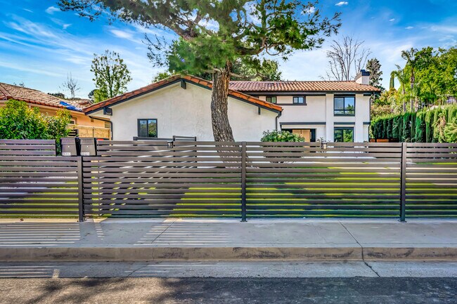 Building Photo - 24445 Clipstone St