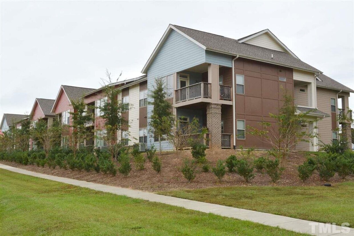 Foto principal - North Raleigh 2 bedroom 2 Bath for rent!