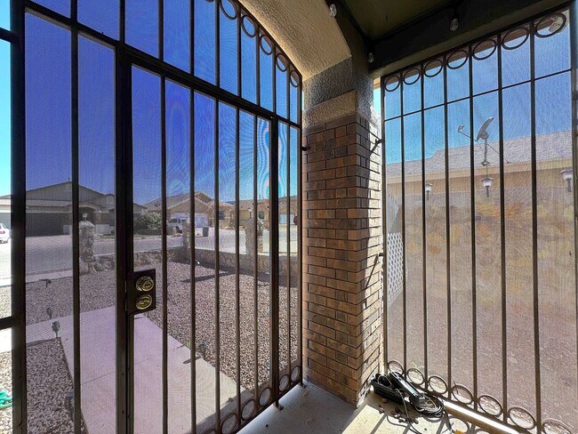 Foto del edificio - East El Paso 4 bed Refrig A/C w/Gorgeous L...