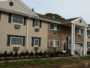 Building Photo - 323 Brook Ave