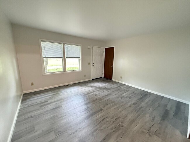 Foto del edificio - 8694-8696 Stoney Lake Rd