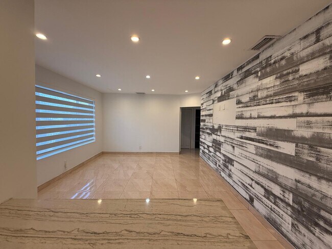 Foto del edificio - 120 W 63rd St