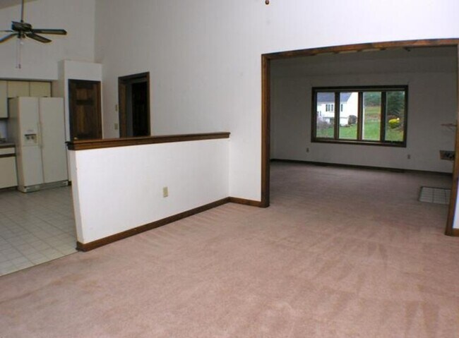 Building Photo - Corner lot 3 Bedroom/2.5 Bath raised ranch...