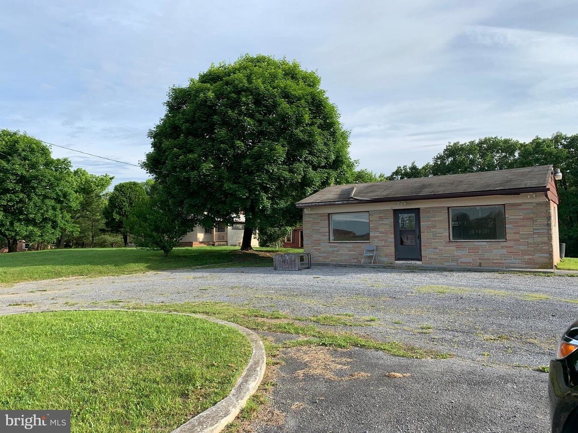 1486 Bloomery Pike, Cross Junction, VA 22625 House for Rent in Cross