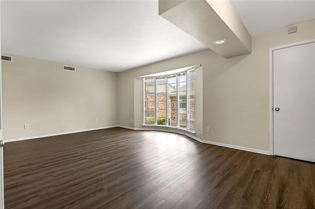 Foto del edificio - 5835 E University Blvd