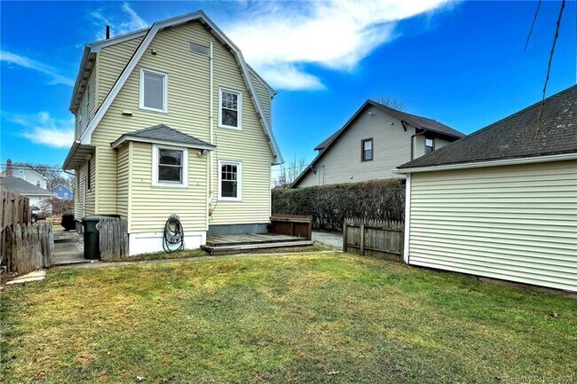 Building Photo - 18 Cowles St