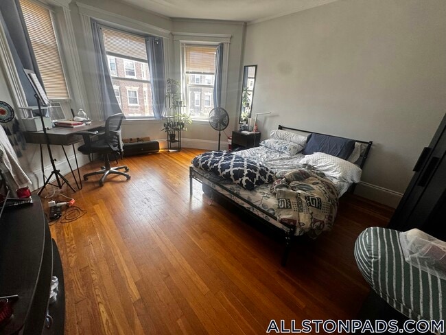 Foto del edificio - 79 Glenville Ave