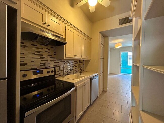 Foto del edificio - 7707 Broadway St
