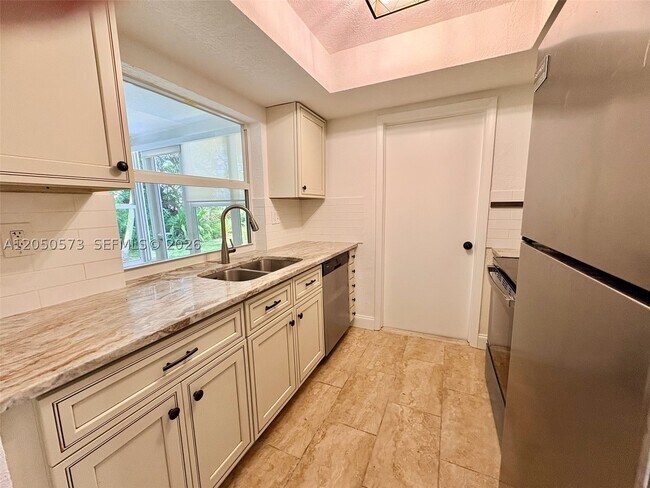 Foto del edificio - 140 NW 27th St