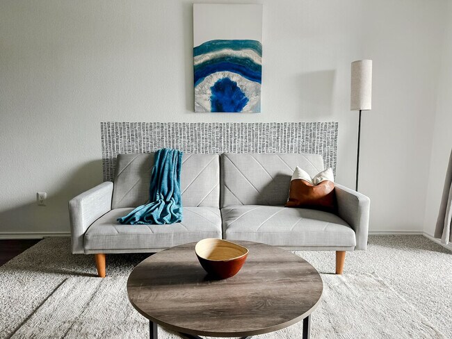 Foto del edificio - 1071 Clayton Ln