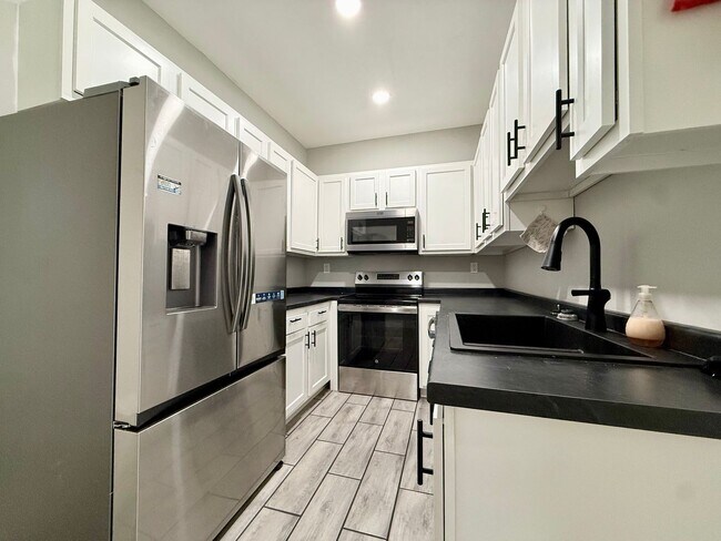 Foto del edificio - **Hawthorne Place** Pet Friendly 5 Large Bedrooms 2 Full Baths!