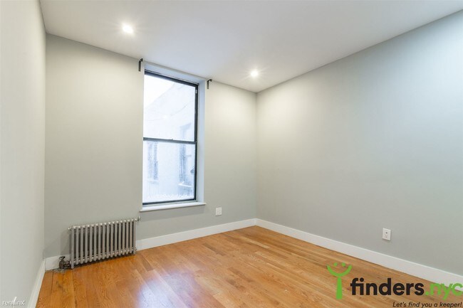 Foto del edificio - 3 br, 1 bath Apartment - 4242 Broadway 6D