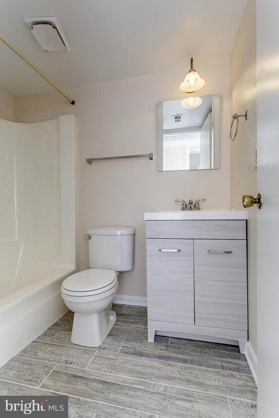 118 Roberts Ln Unit 201, Alexandria, VA 22314 Condo for Rent in