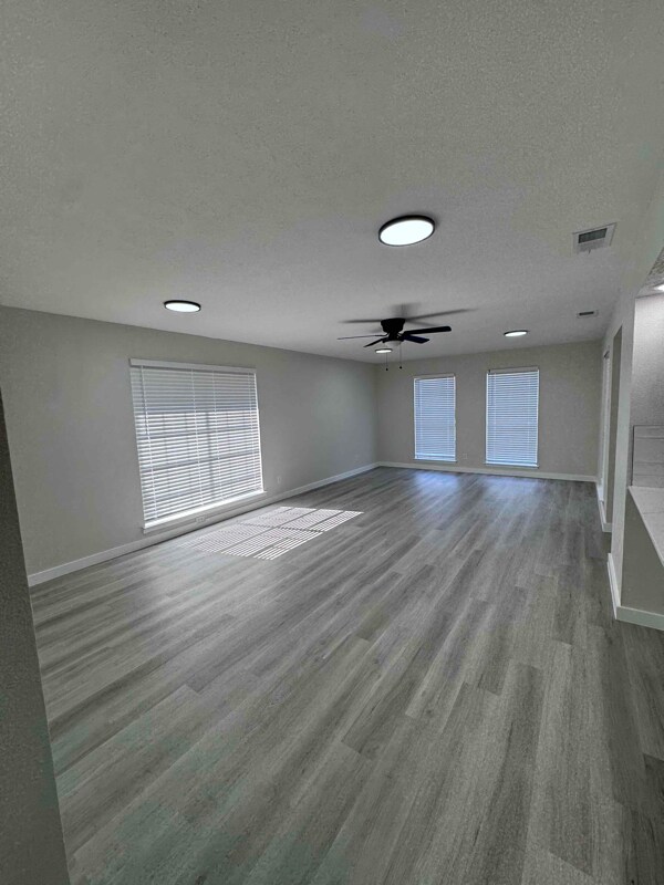 Building Photo - 414 Candlelight Ave
