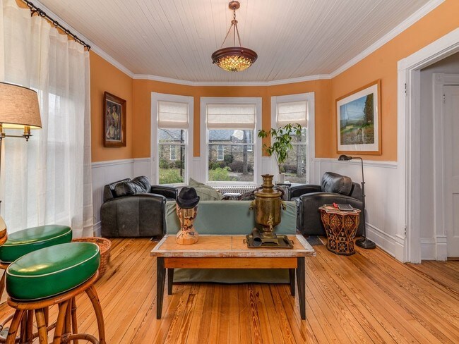 Sala de estar del apartamento B - 145 & 135 Melrose Avenue