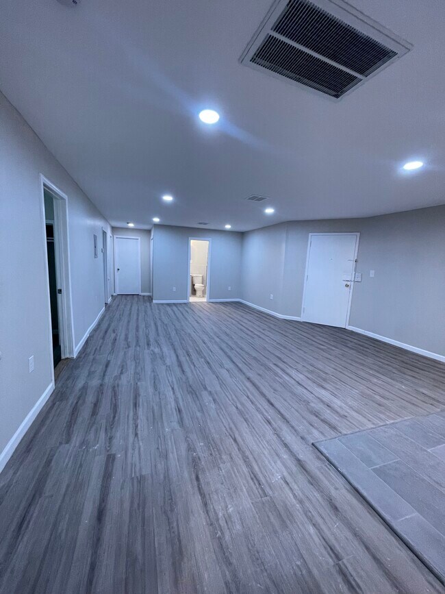 458 Nye Ave 1A - 464 Nye Ave