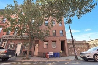 Building Photo - 607 1st St