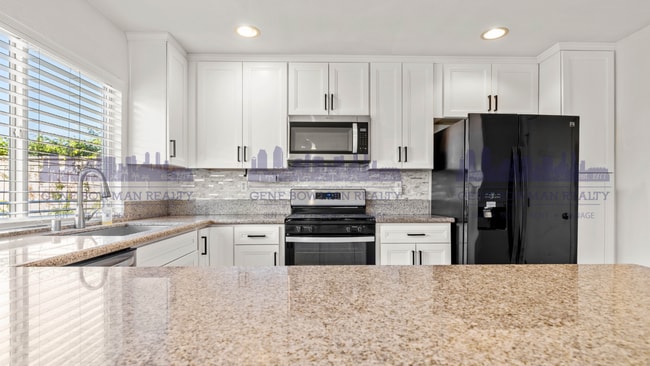 Foto del edificio - Spacious 4BR/3BA Home with Garage & Private Yard in Prime East Chula Vista