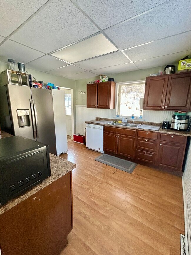 Foto del edificio - AVAILABLE JUNE - Updated 4 Bed 2 Bath