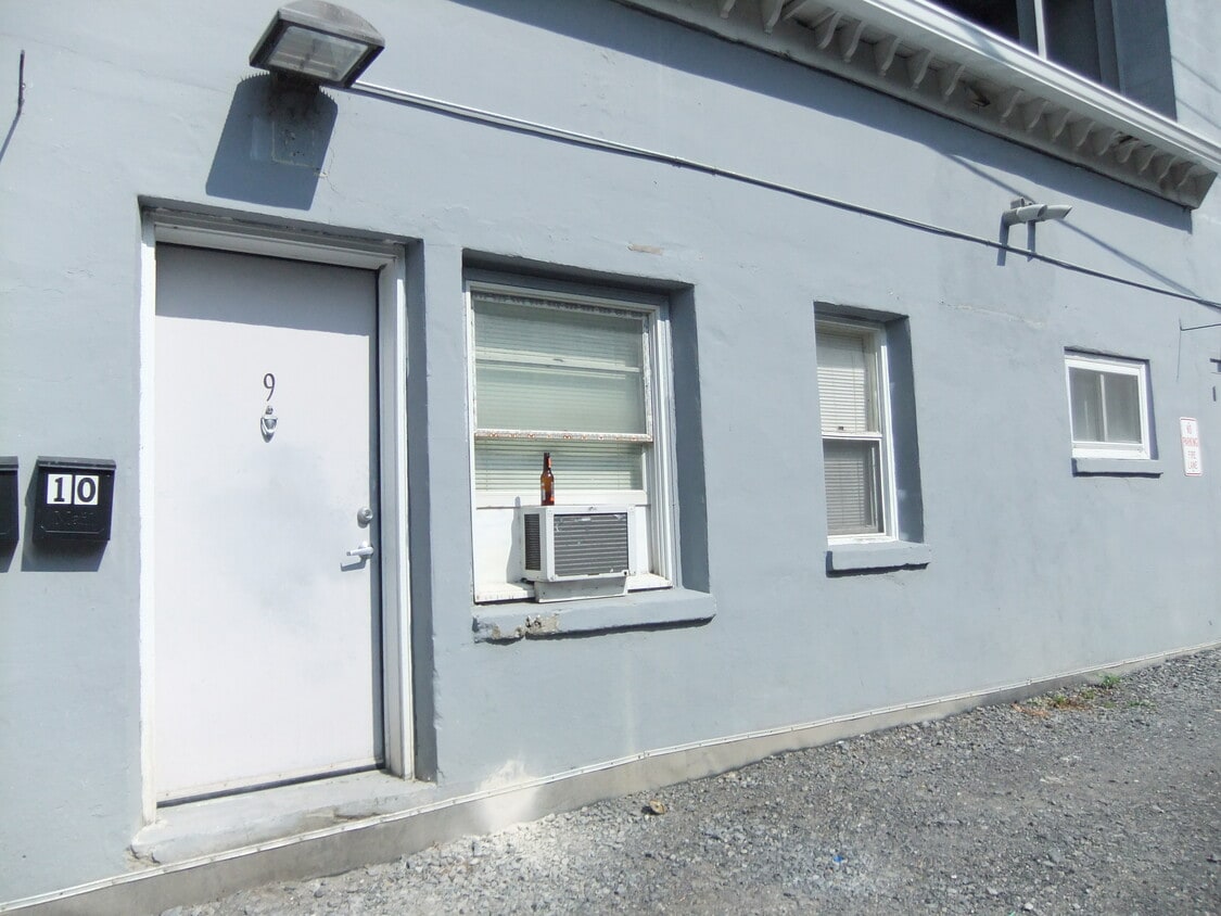 Aces 9 Exterior - 213 Williams St