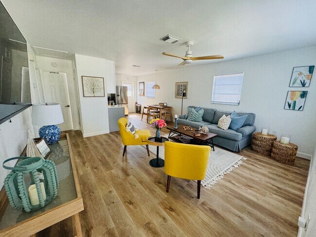 Foto del edificio - 4455-4457 87th St Ct W