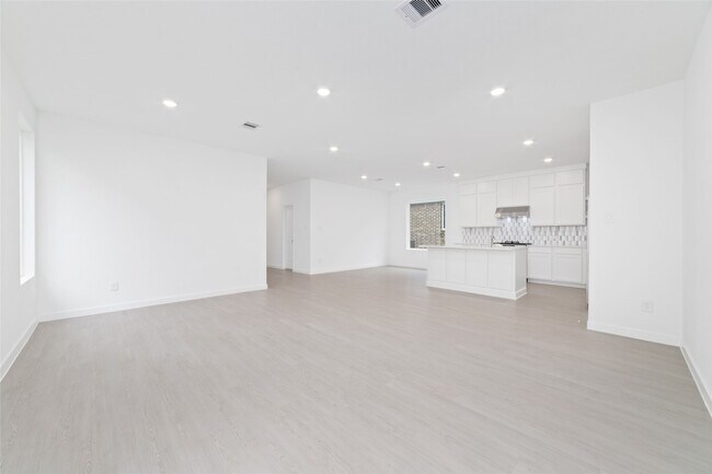 Foto del edificio - 31409 Moore Rd