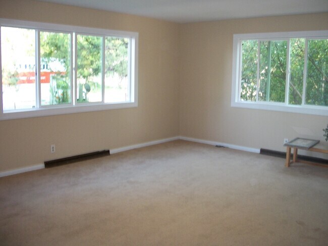 sala de estar - 207 S Idaho Ave