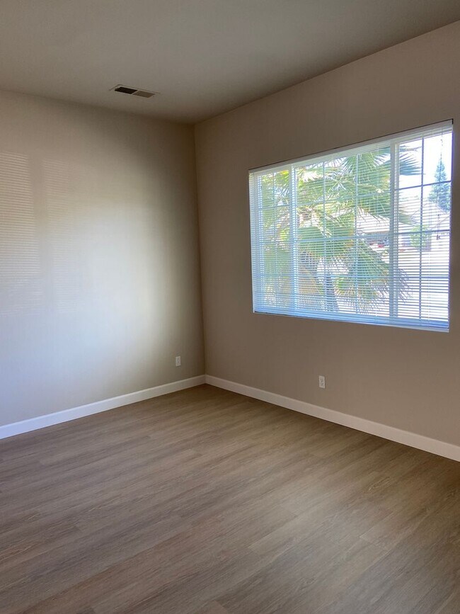 Foto del edificio - Willow Springs - Cozy 3 Bdrm, 2 Bath on culdesac. Walking distance to Folsom HS
