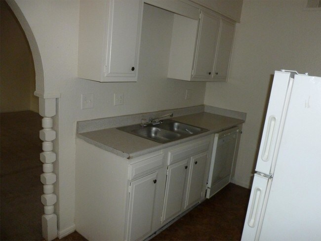 Foto del edificio - 1405 N Council Rd