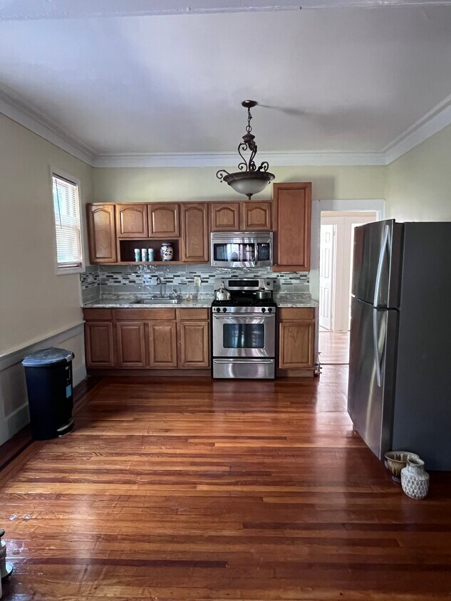 Primary Photo - 187 Elmwood Ave