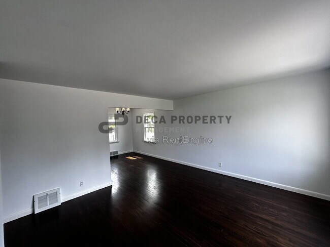 Foto del edificio - 10922 Juniper Ct