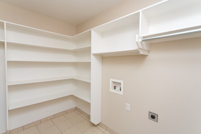 Building Photo - 16110/16112 Rolling Meadows Dr.