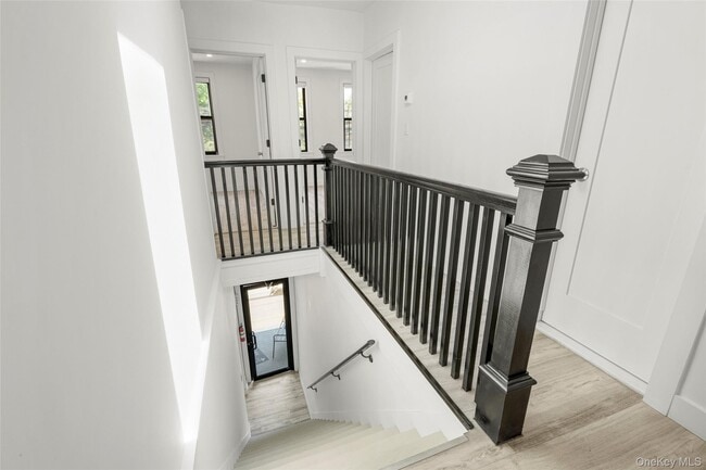 Building Photo - 2122 Boston Post Rd