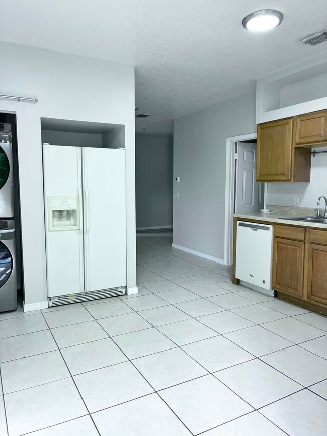 Building Photo - 118 Lakeview Ave