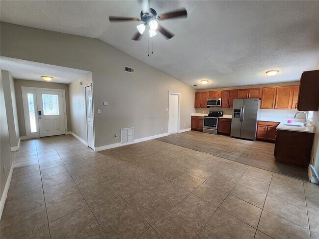 Foto del edificio - 11500 Benbow Ct