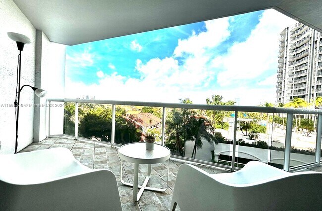 Foto del edificio - 3610 Yacht Club Dr