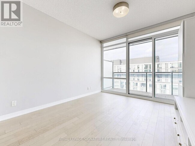 Photo du bâtiment - 455 Front St E