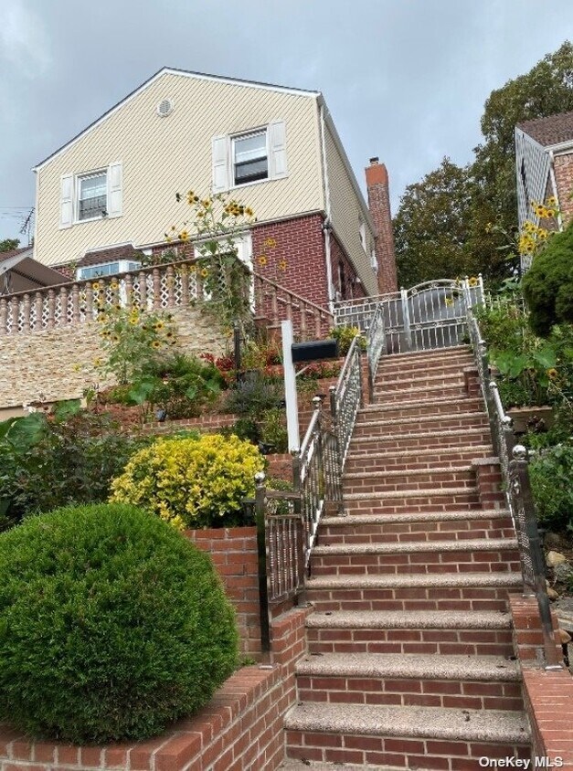Primary Photo - 209-55 Whitehall Terrace