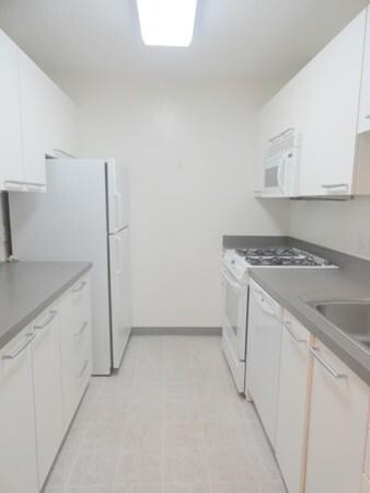 Primary Photo - 77 Pond Ave