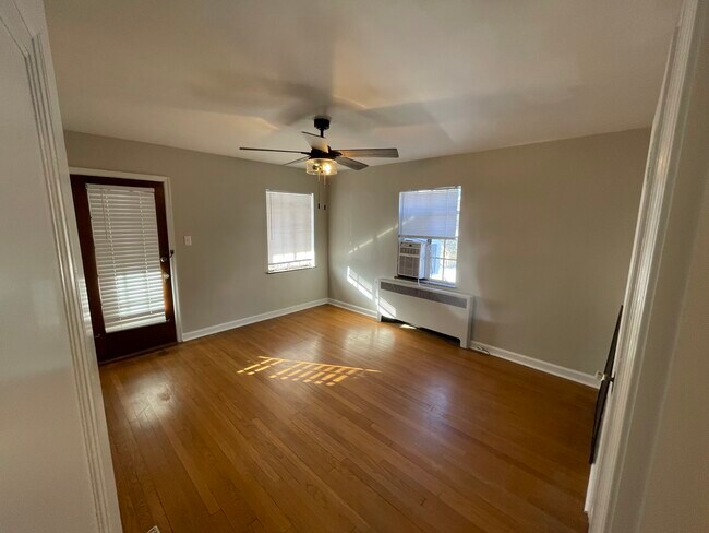 Foto del edificio - 6623 Ravenal Ct