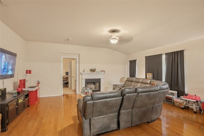 Building Photo - 3825 Cane River Rd