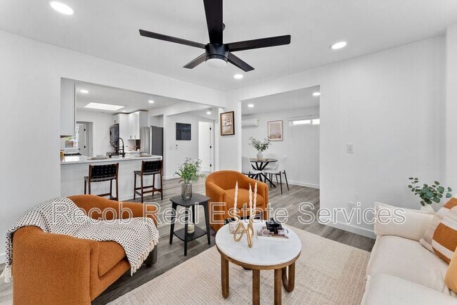 Foto del edificio - 5248 Adams Ave