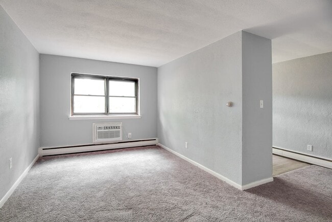 Building Photo - Samanna Apartments