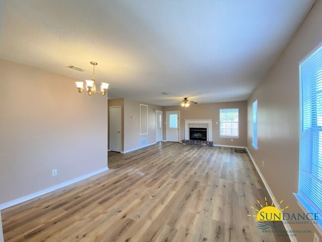 Building Photo - Wonderful 3 Bedroom Home in Fort Walton Beach
