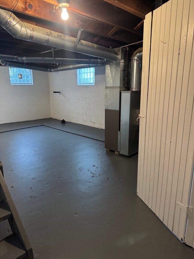 Building Photo - 2696 East Ave