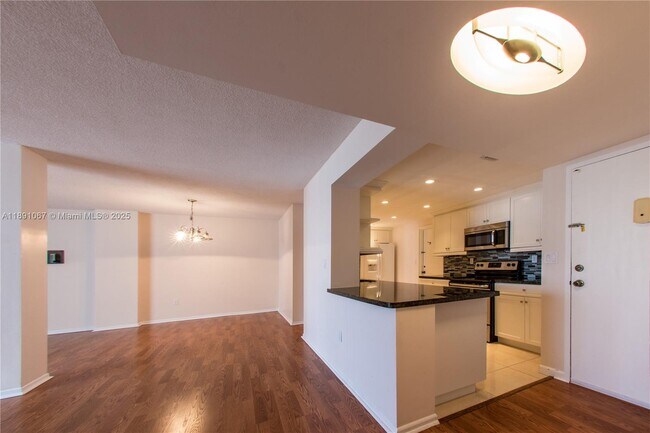 Foto del edificio - 1833 S Ocean Dr