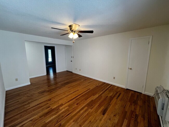 Building Photo - 2 Bedroom in Farmington Village